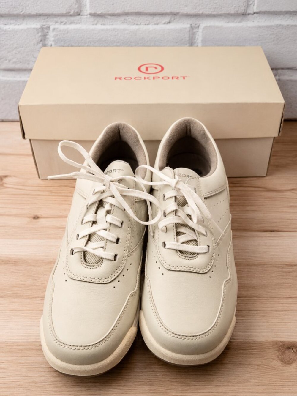NIB Rockport WR7104W White Leather Comfort Walking Shoes 7.5 Wide